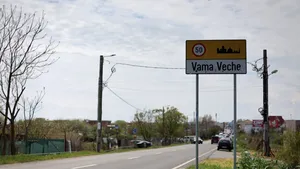 Vânt puternic pe plaja din Vama Veche. Cum se distrează turiștii