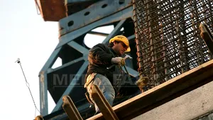 Un miliardar vrea să investească sute de milioane de euro în construcţia celei mai înalte clădiri din România