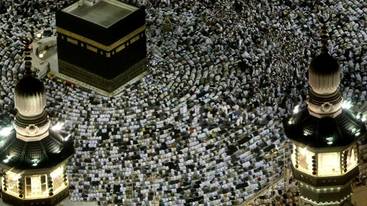 Religia s-a mutat pe smartphone. Noul model lansat în India indică direcţia spre Mecca şi traduce Coranul în 29 de limbi
