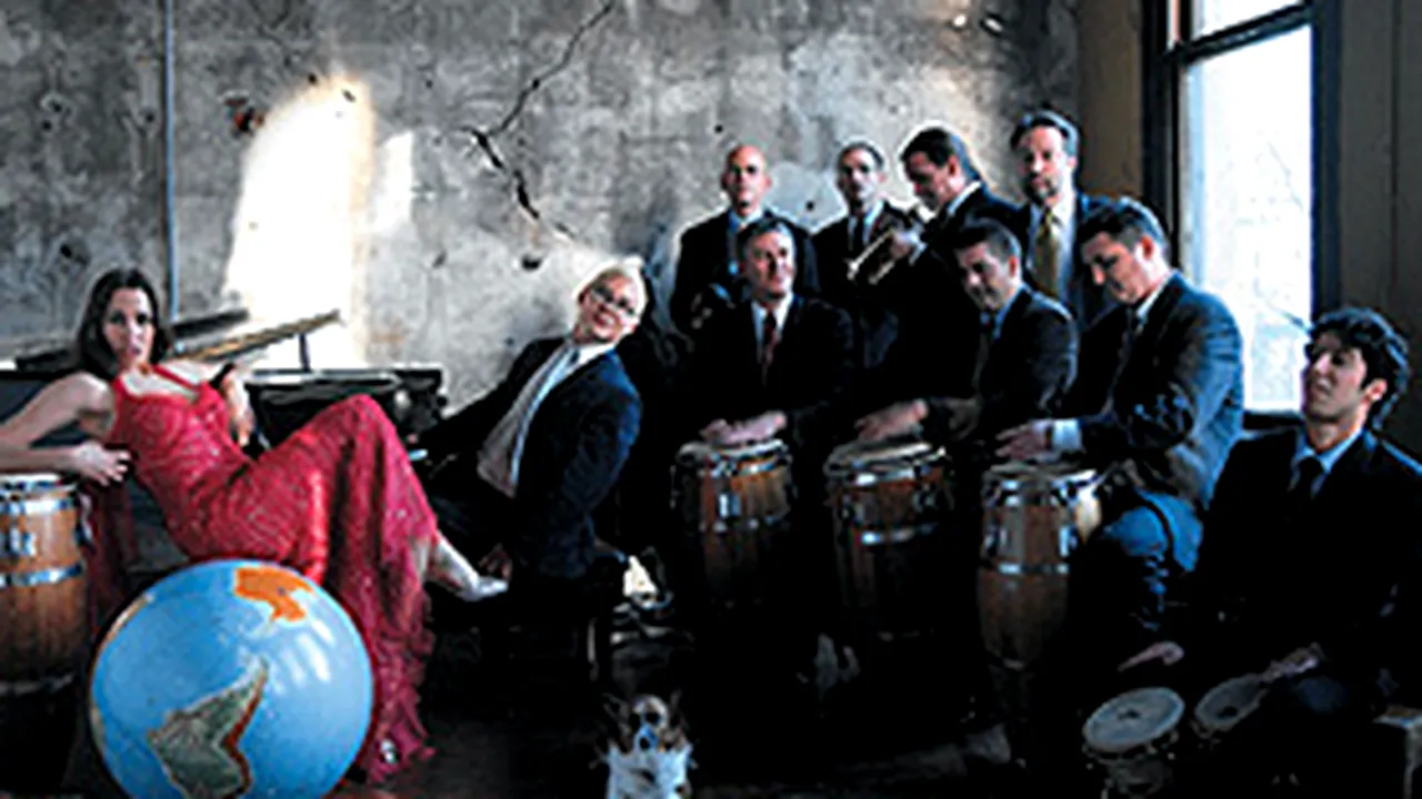 Pink Martini concertează la Sala Palatului, cu casa închisă