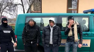 Poliţiştii de Frontieră au prins trei străini care încercau să treacă ilegal în Serbia. Unde se ascundeau