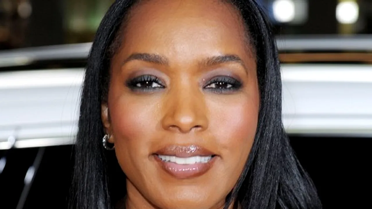 Angela Bassett, într-o comedie inspirată din tradiţiile americane din perioada nunţilor