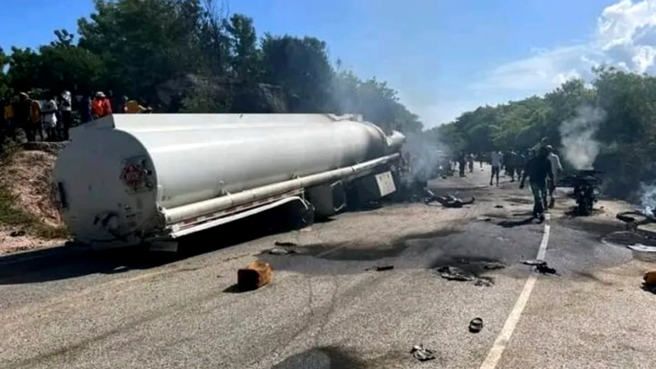 24 de morţi în explozia unui camion în Haiti: oamenii încercau să colecteze combustibil din cisternă
