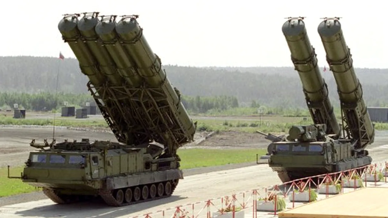 Ministrul turc al Apărării anunţă că Rusia va livra sisteme antiaeriene S-400 către Turcia, ţară NATO