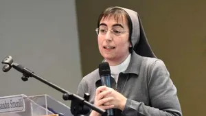 Gest în premieră făcut de Papa Francisc. Trei călugăriţe şi o reprezentantă laică, primele femei cu rol special la Vatican