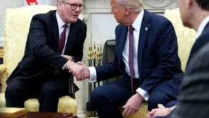 Trump îl laudă pe Starmer: „Negociator dur” şi „persoană foarte specială”