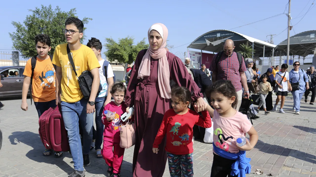 ONU: 100.000 de persoane s-au refugiat în ultimele zile la Rafah, la graniţa Gaza-Egipt