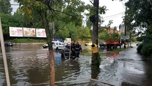 Judeţele Olt, Dolj şi Vâlcea sunt afectate de inundaţii. Zeci de gospodării şi drumuri sunt afectate