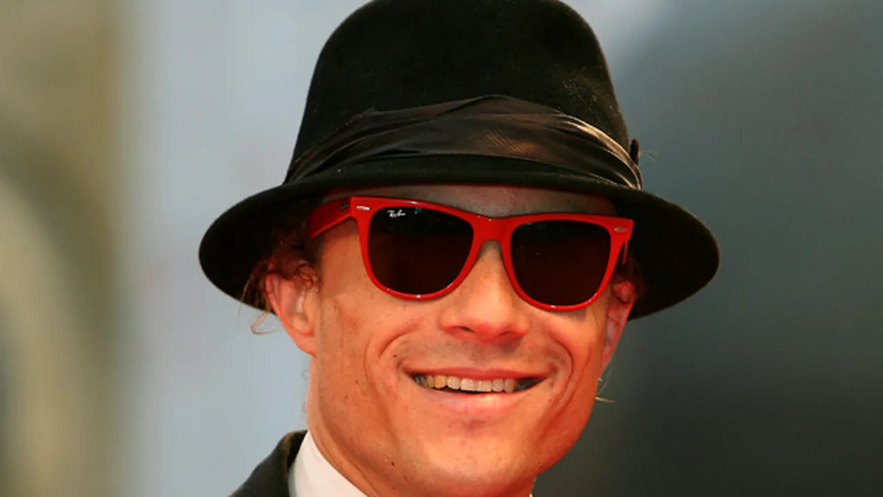 Vezi aici videoclipul rap regizat de Heath Ledger