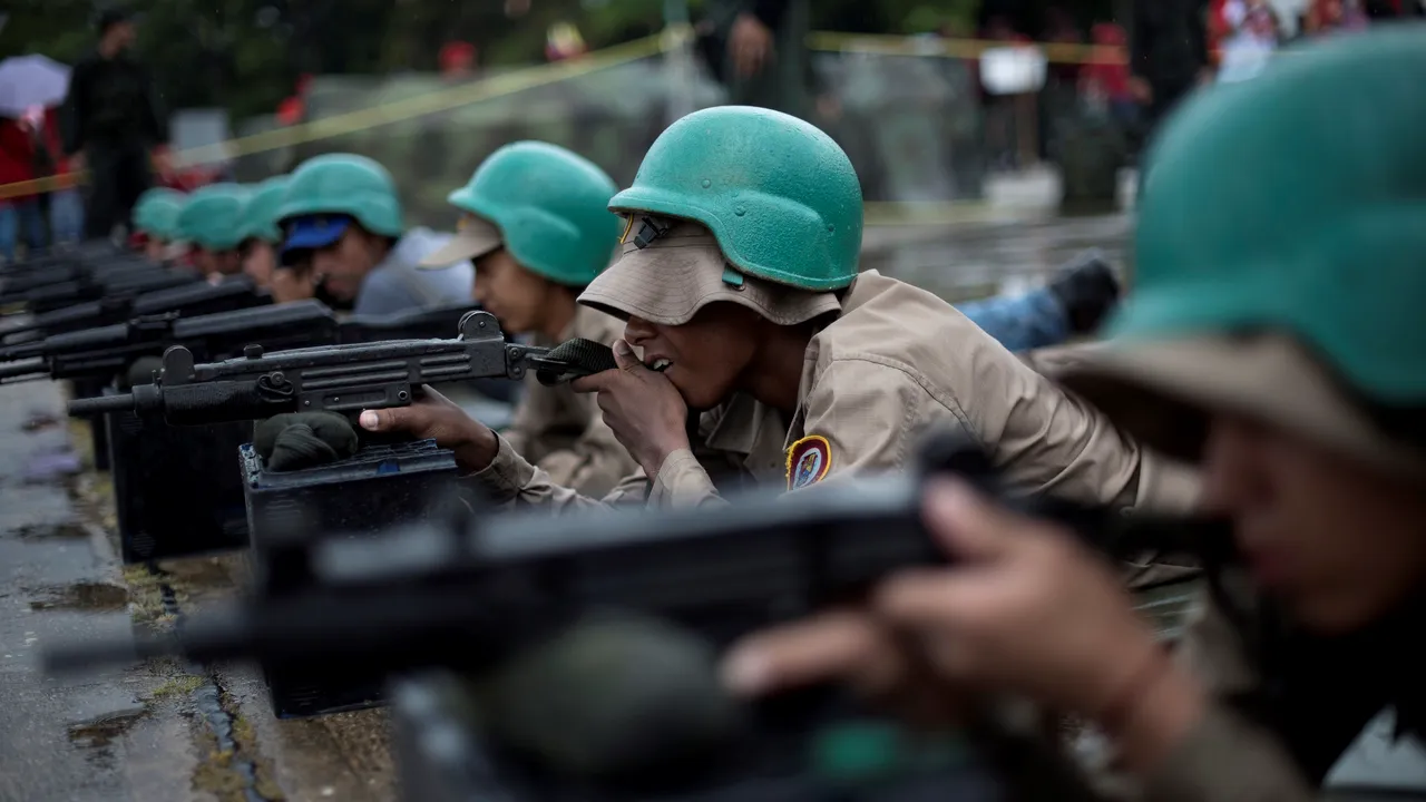 În plină criză, Nicolas Maduro a iniţiat unul dintre cele mai importante exerciţii militare din Venezuela