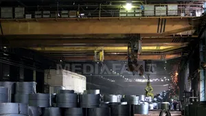 Protest spontan la ArcelorMittal Hunedoara. Aproape 200 de salariaţi cer salarii mai mari