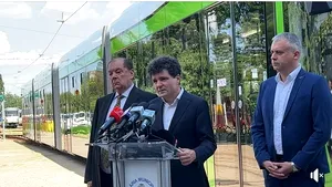 Primul tramvai din cele 100 cumpărate a ajuns în Bucureşti