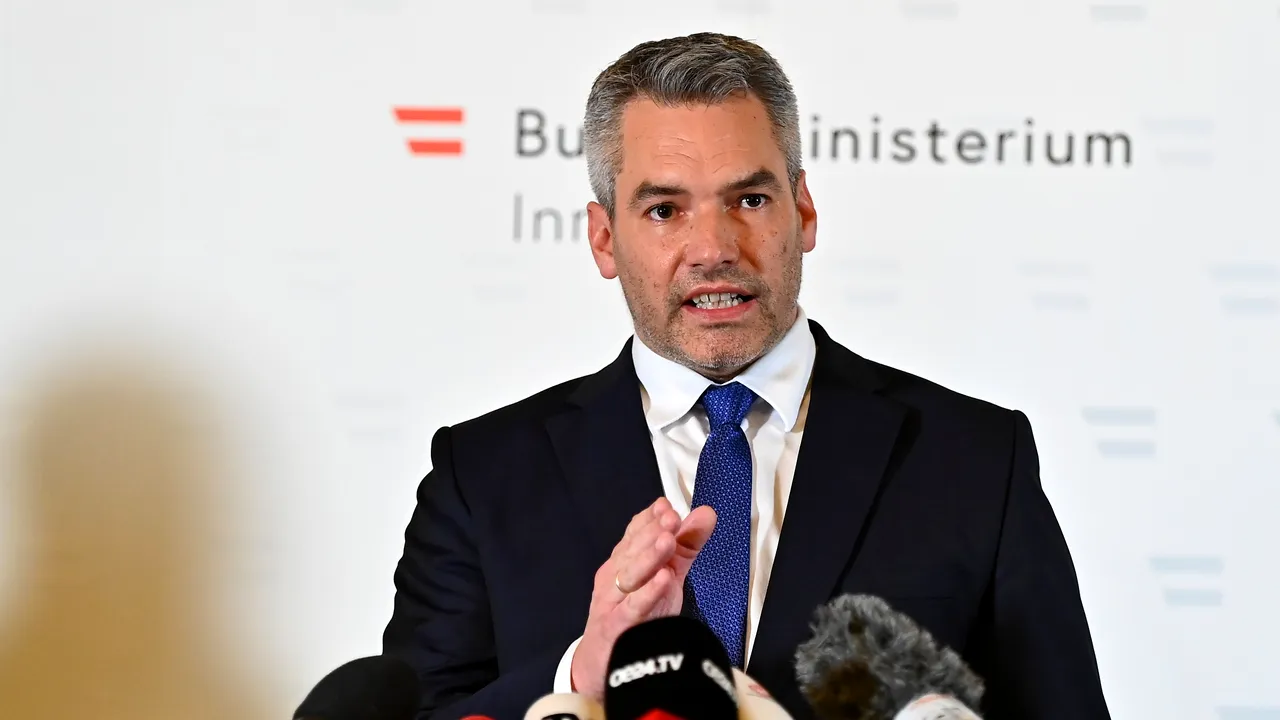 Ministrul austriac de Interne: Unul dintre autorii atacului din Viena este căutat activ de poliţie 