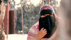Orașul care interzice burqa și fețele acoperite în clădirile publice. Reacția primarului: „Mai bine să previi”