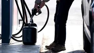 Prețul benzinei în SUA a crescut cu 50% după războiul cu Iranul