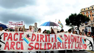 Circa 3.000 de romi protestează la Roma, denunţând xenofobia