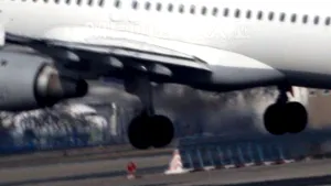 INCIDENT în Pakistan: Un avion civil, ţinta unor tiruri la Peshawar. O pasageră a fost ucisă