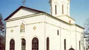 Circulaţie îngreunată pe centura de est a Ploieştiului din cauza credincioşilor