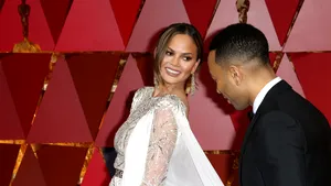 FOTO, VIDEO Chrissy Teigen, soţia cântăreţului John Legend, a ADORMIT în timpul ceremoniei de decernare a premiilor OSCAR 