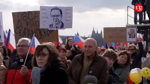 Mii de elevi și studenți, în stradă, la Praga, pentru susținerea radioului și a televiziunii publice