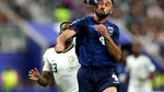 Fotbal: loviturile repetate cu capul în fotbal ar putea afecta creierul. Foștii jucători prezintă semne neurologice încă din jurul vârstei de 40 de ani