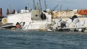 VIDEO | O navă cu 14.000 de oi s-a răsturnat în Portul Midia. Unul dintre marinari a căzut peste bord