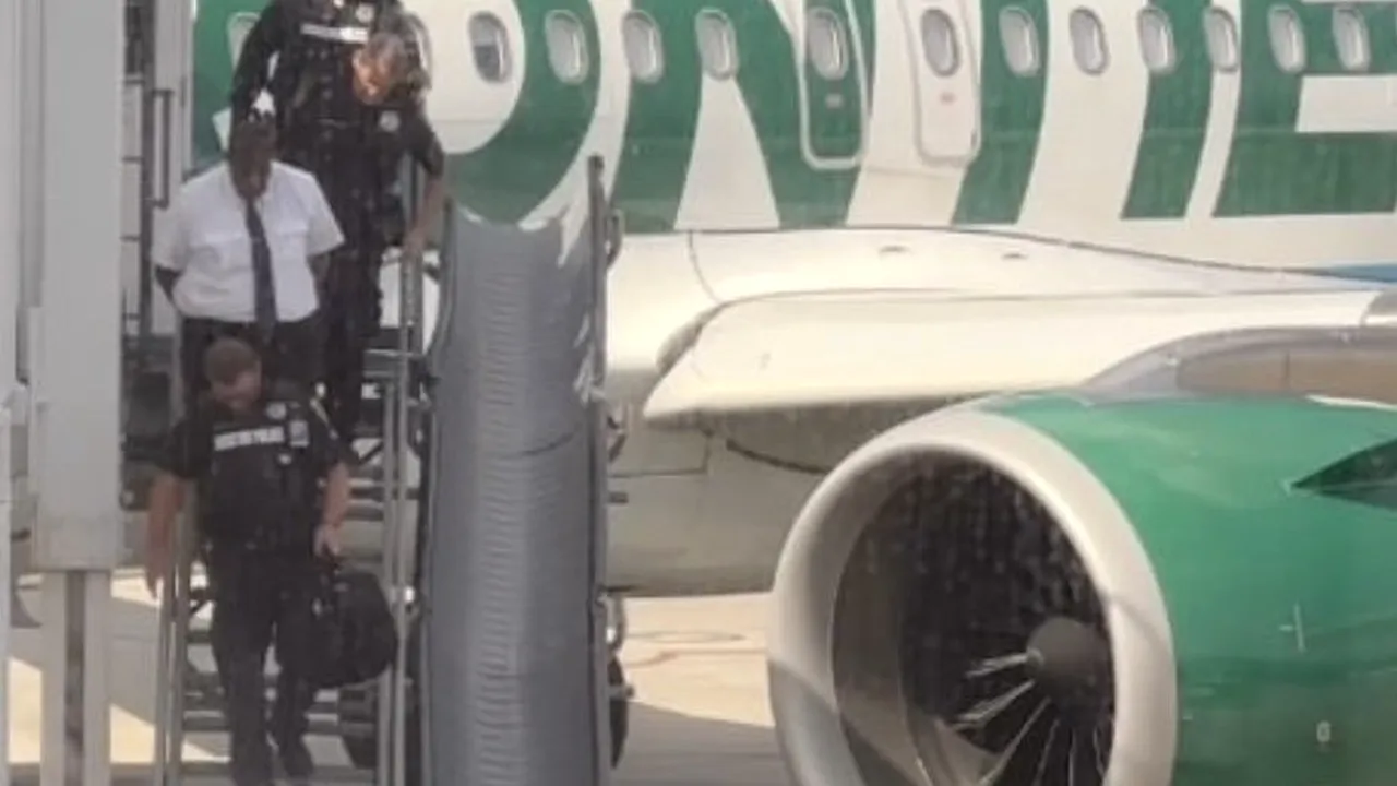 Pilot arestat înainte de decolare. Zborul a fost anulat