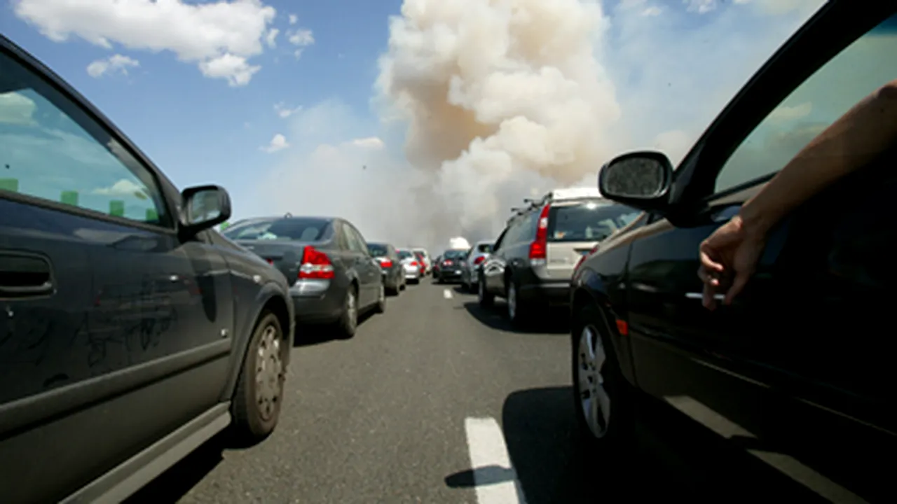 Circulaţie îngreunată pe Autostrada Soarelui din cauza unui tir care a luat foc