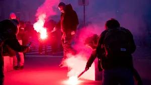 Sute de mii de persoane au protestat în Franţa din cauza erodării nivelului de trai 