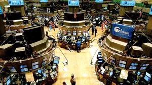 S&P 500 a crescut vineri la un maxim istoric