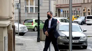 Agentul rus, valiza cu ricin şi 3 ţinte. Misterul din spatele tentativei de otrăvire la adresa primarului din Praga