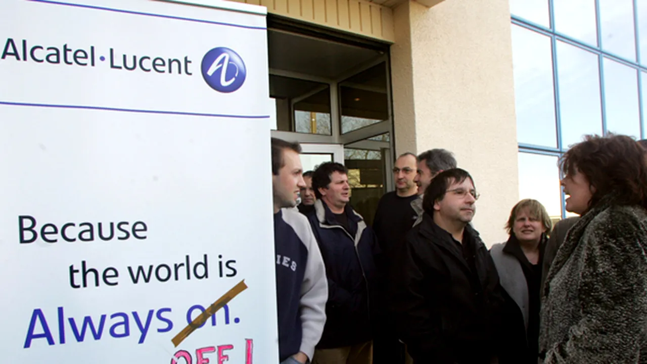 Alcatel-Lucent va renunţa la câteva sute de angajaţi din România