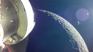 Astronauții din cadrul misiunii Artemis II au părăsit orbita Pământului