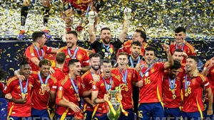 Spania a câştigat EURO 2024, al 4-lea titlu continental din istorie. La Roja a răpus Anglia cu 2-1 în finala de la Berlin / Ibericii au atacat mai mult şi mai eficient în repriza secundă şi au dat lovitura pe final