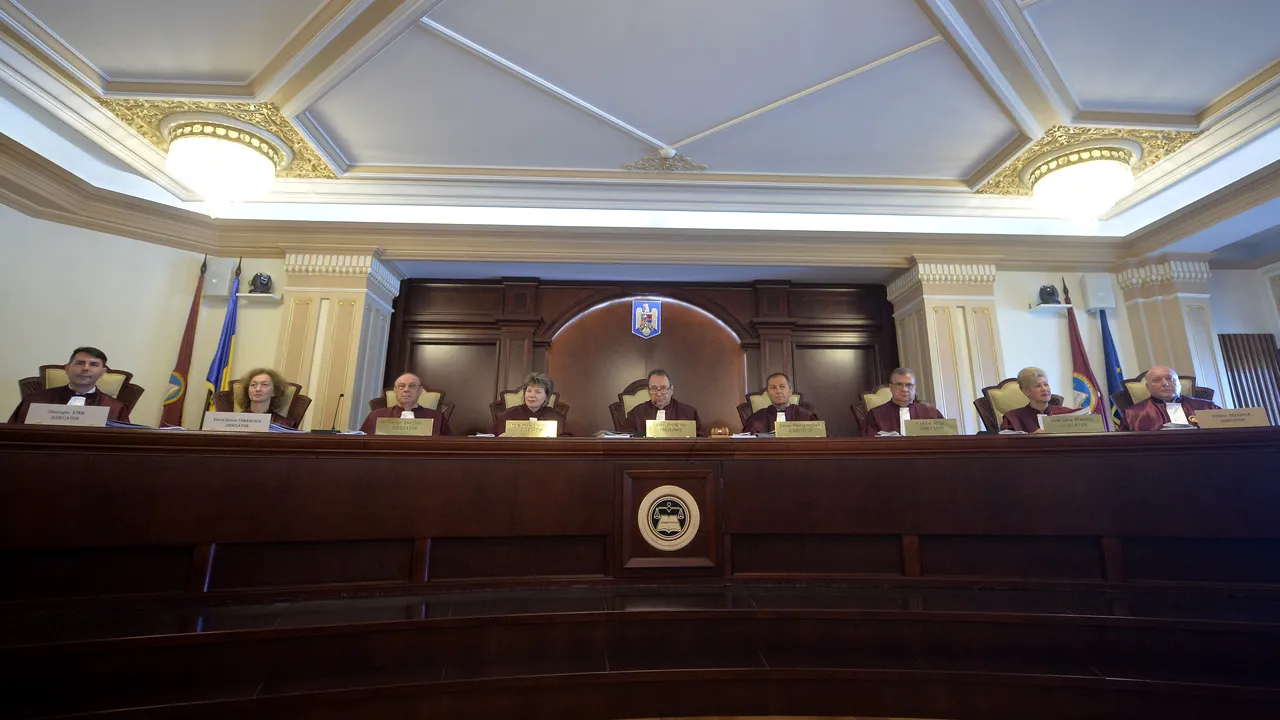 CCR: Abrogarea pensiilor speciale este neconstituţională