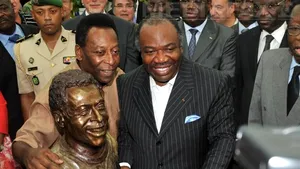 Pele a inaugurat un bust al său la Libreville