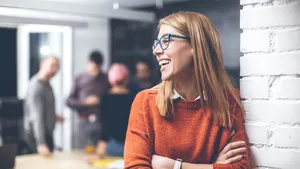 Ţara unde li s-a interzis femeilor să mai poarte ochelari la birou. Măsura a provocat dezbateri aprinse pe reţelele de socializare 