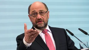 Martin Schulz critică dur politica cancelarului Angela Merkel în privinţa refugiaţilor