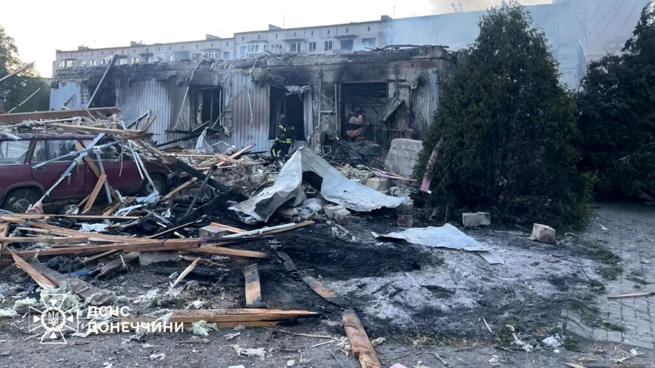 Rusia lovește din nou: Centru comercial bombardat în Dobropillia, bilanț tragic