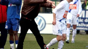 Ionuţ Popa şi Gloria Buzău îl dau în judecată pe suporterul care a intrat pe teren