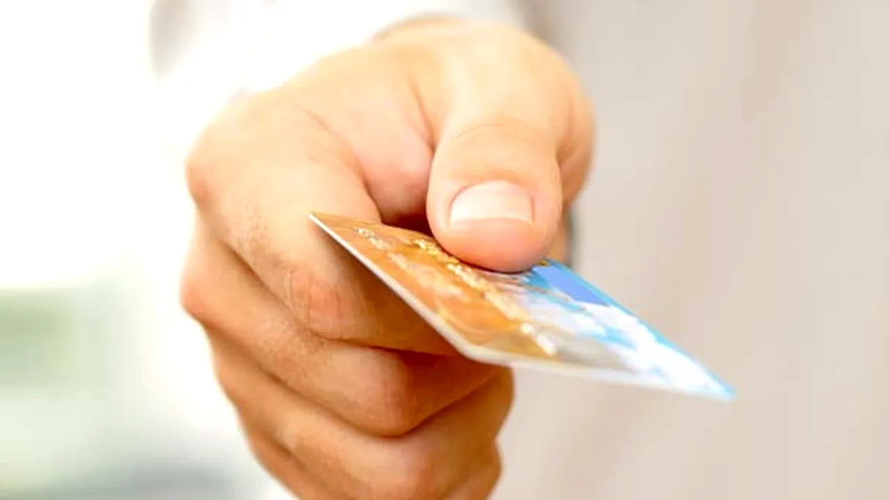 Plăţile online cu cardul ar putea creşte în acest an cu 25%