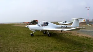 Incident pe aerodromul din Tuzla | Un avion de mici dimensiuni a ieşit în decor la aterizare