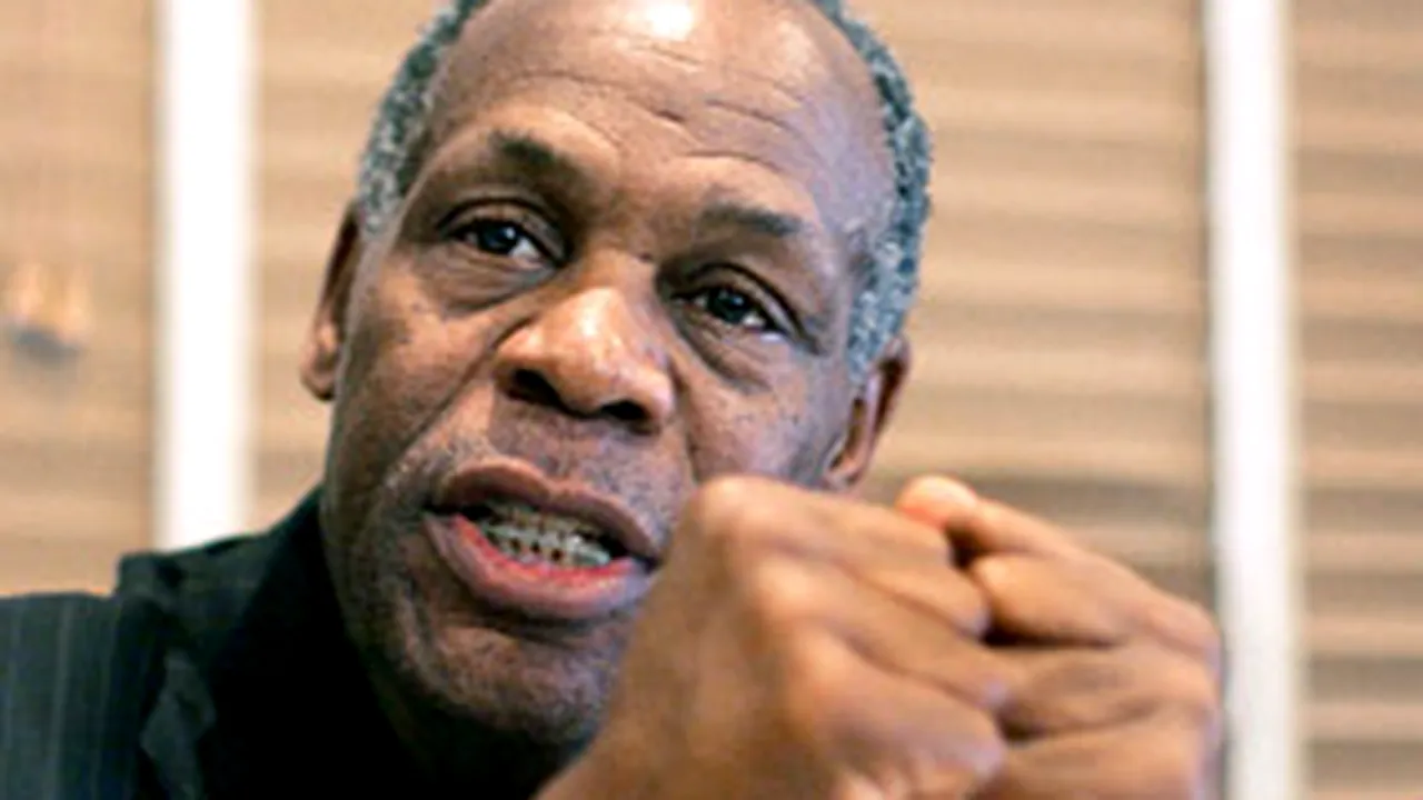 Actorul Danny Glover, reţinut de poliţie