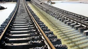 Două trenuri anulate şi alte două oprite, după ce calea ferată între Bistriţa şi Suceava a fost blocată de aluviuni. Judeţul Bistriţa-Năsăud este sub avertizare hidrologică de cod galben