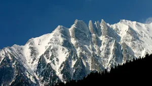 Strat de zăpadă de 25 de centrimetri pe Vârful Omu