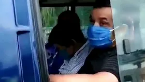 Coronavirus. Cadavrul unui bărbat, transportat pe ascuns de rude. Au vrut să păcălească armata, spunând că doarme | VIDEO