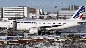 Aeroportul Roissy din Paris închide temporar pistele, din cauza ninsorii abundente