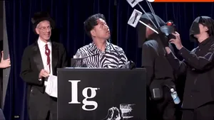 Liliecii chercheliți și fizica pastelor cacio e pepe, premiate cu Ig Nobel pentru cercetare științifică trăznită