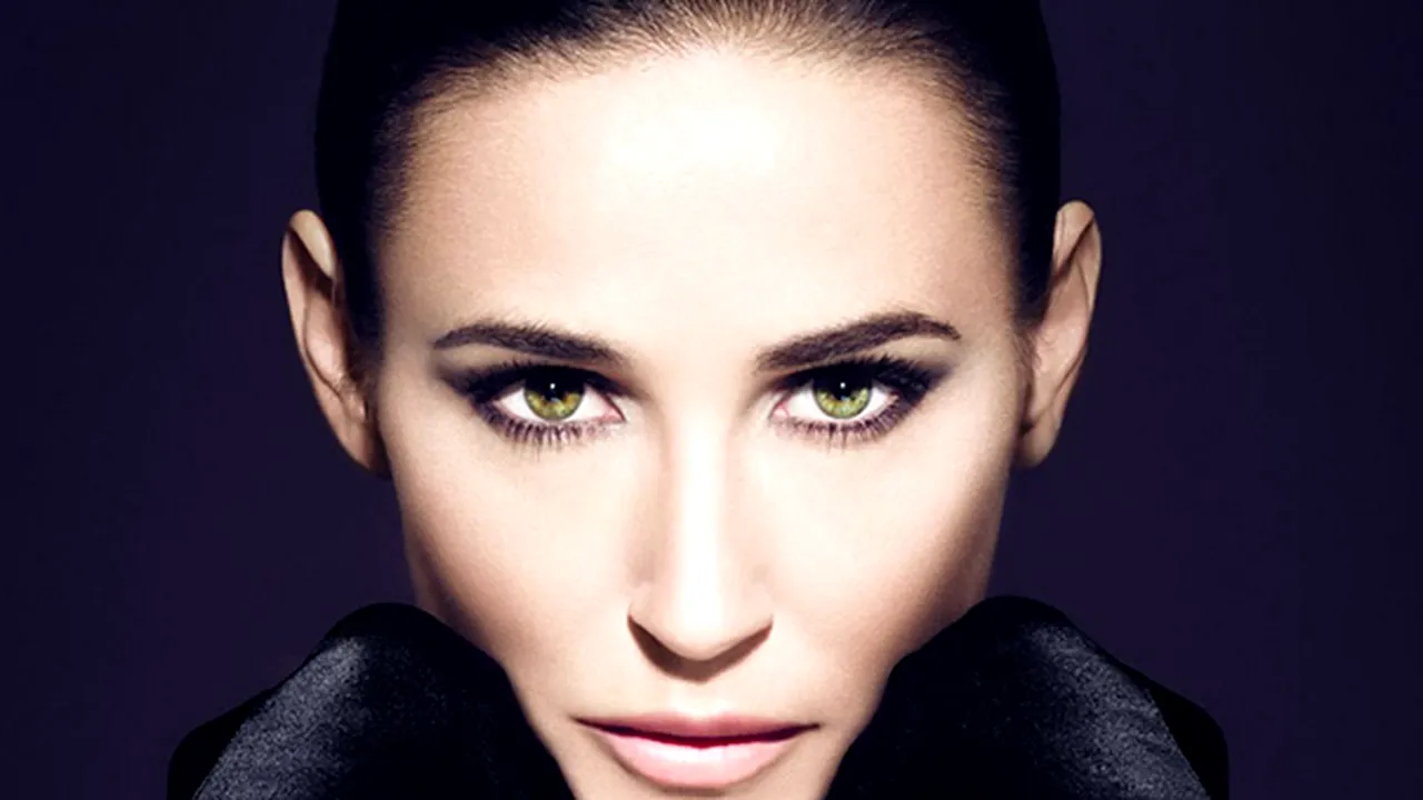 O recunoşti? Cum arată Demi Moore după modificările din Photoshop - FOTO