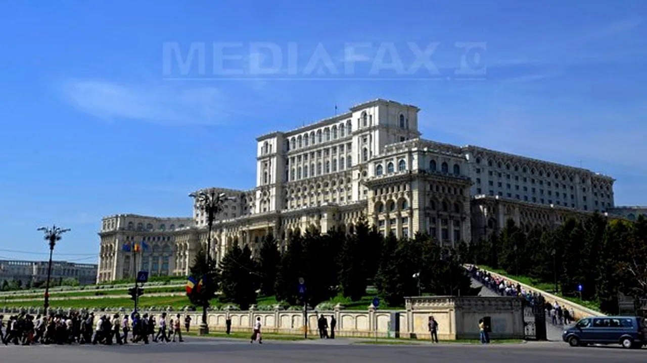 Palatul Parlamentului, luminat în albastru, pentru a sărbători Ziua mondială a Refugiatului